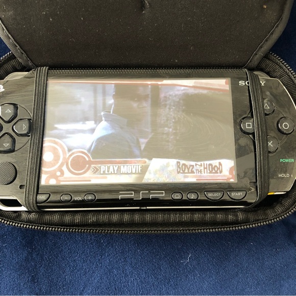 Sony PSP 2000 - Picture 2 of 6